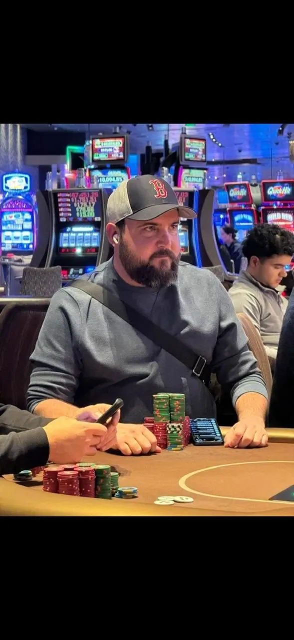 Joe.Pok3r en una mesa de cash game con su stack de fichas