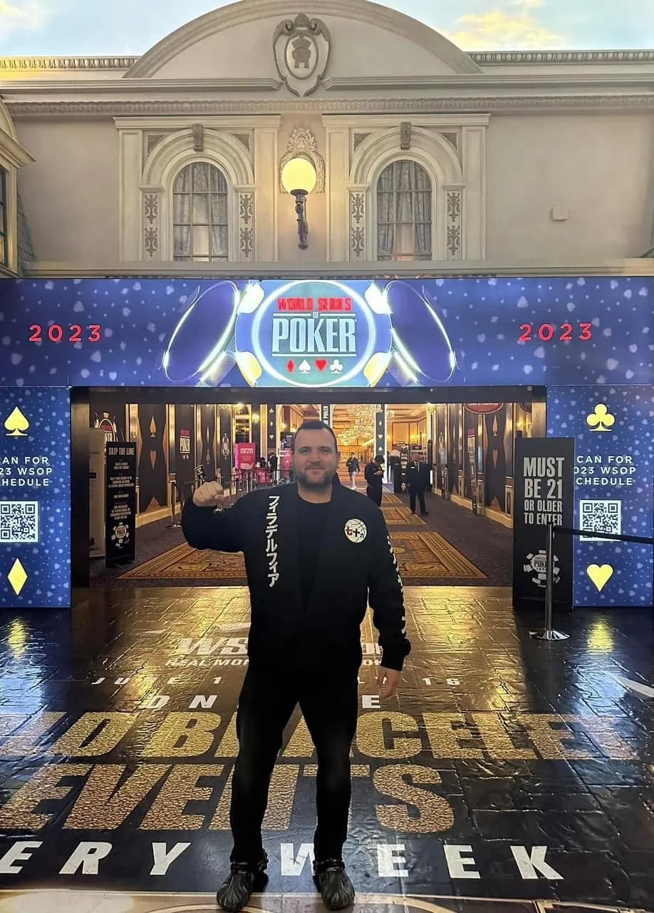 Joe.Pok3r en la entrada de la World Series of Poker 2023